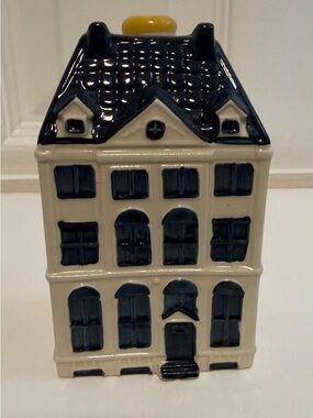 KLM Delft Blue House #17 Orphanage Miniature Holland Ceramic